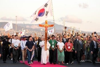 Pope to young people: Friendship with Jesus leads to love, not propaganda