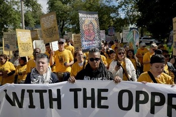 Obispos de EEUU continúan sus esfuerzos por proteger el derecho de los migrantes a practicar culto