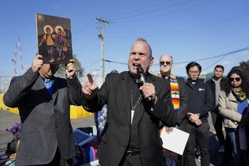 Catholic coalition holds nationwide prayer vigils at ICE offices