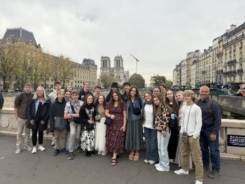 Paris cathedral Mass comforts Kentucky students after Louvre heist interrupts class trip