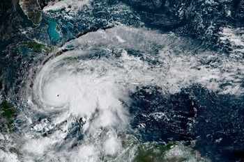 Jamaica se preparan para ‘triple amenaza’ del huracán Melissa con oraciones y medidas de emergencia