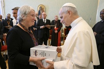 Ayudemos a todos a acceder a la Biblia, insta el Papa León