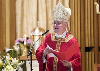 Eucharist gives strength to scale divisions, 'makes us one in Christ,' says Bishop Massa