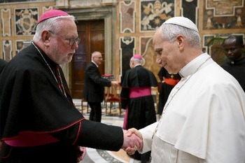 Pope asks priests in diplomatic corps to be witnesses of hope