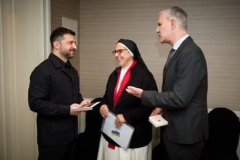 Ukrainian President Zelenskyy honors Dominican Sister Lucía Caram for war relief efforts