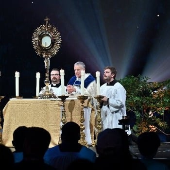 Jesús ‘es el rey de nuestros corazones’, dice el arzobispo Pérez en la Misa de clausura de la NCYC