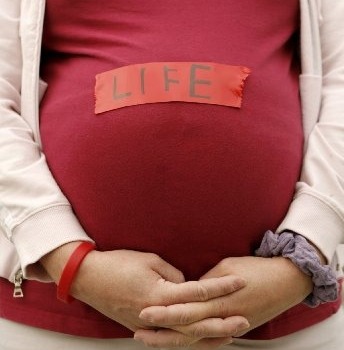 Record numbers of women are visiting pregnancy centers, study shows