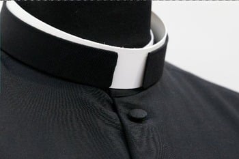 Pope prays for church that accompanies young people in discernment