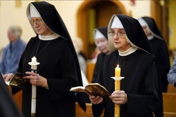 New report gives insights into men and women religious making perpetual vows today
