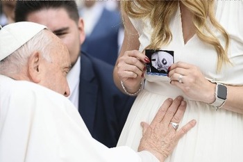 Toda vida es sagrada: El Papa luchó contra el aborto, la pena de muerte y la pobreza