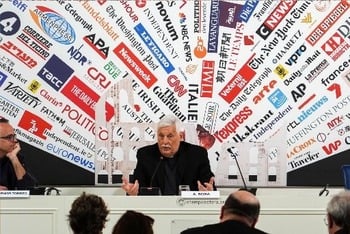 Aiding migrants 'goes against the tide' today, top Jesuit says