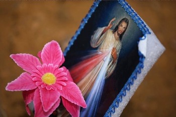 Divine Mercy Sunday reminds faithful Easter joy triumphs amid tears of mourning