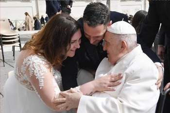Papa Francisco recordado por su marca duradera en el ministerio matrimonial y familiar De la Iglesia