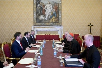 Pope wants peace, not a role in negotiations, Cardinal Parolin says