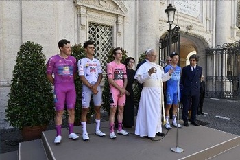 Take care of body, mind, heart, spirit, pope tells professional cyclists