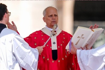 God's love breaks down walls, opens borders, dispels hatred, pope says