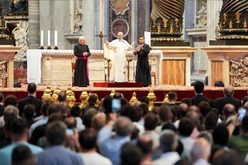 Love with Christ's compassionate heart, Pope Leo tells seminarians
