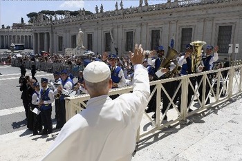 Pope calls for end to bloodshed in Syria, Middle East, via solidarity, dialogue