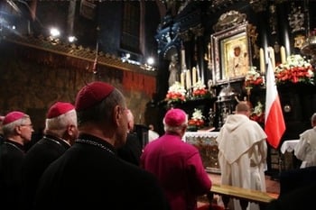 Poland's government clashes with bishops over migration while cardinal urges a shift in language