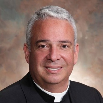 El arzobispo Pérez, hijo de migrantes, les dice a los migrantes: 'No están solos'