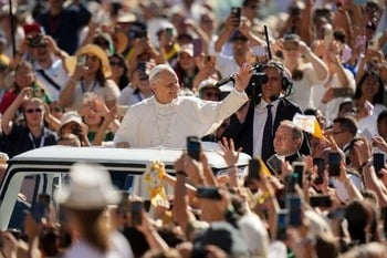 Aprender a comunicarse con honestidad y prudencia puede ayudar a sanar el mundo, afirma el Papa León