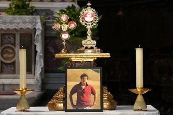 Young teen's relics a reminder for pilgrims that holiness 'is not impossible'
