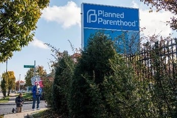 La desfinanciación de Planned Parenthood permanece en duda en medio de impugnaciones legales