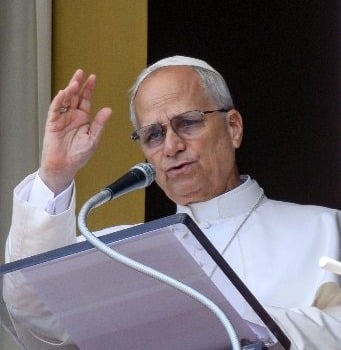 Pope prays world leaders recognize their responsibility for peace