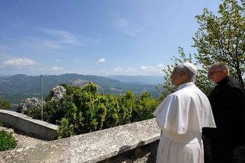 Pope visits mountaintop Marian shrine