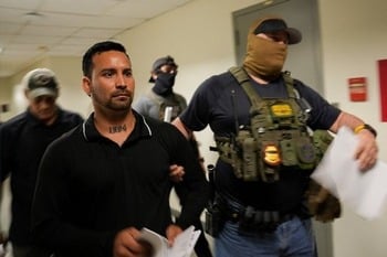 Las detenciones de ICE en cortes de inmigración causan preocupación y alarma