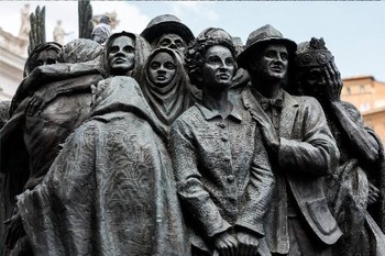 Los migrantes y refugiados encarnan con valentía la creencia de que la alegría es posible