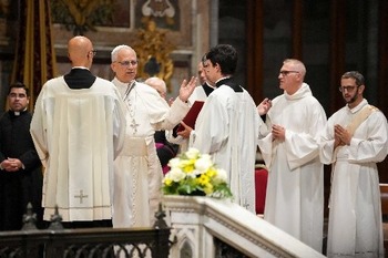 Reach out, welcome those seeking God, don't judge, pope tells Rome Diocese