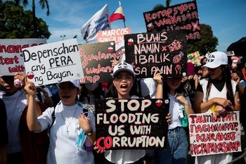 Philippine clergy support massive anti-corruption protests in Manila