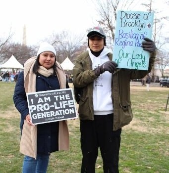 Que aborto sea 'impensable y haya una cultura de la vida', dicen hispanos que marcharon por la vida