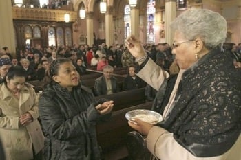 El Vaticano publica el informe del sínodo sobre el papel de la mujer en el liderazgo de la Iglesia