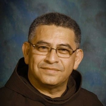 Fotógrafo devuelve a El Salvador los zapatos que San Óscar Romero calzaba al momento de su martirio