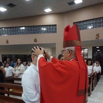 Confirmaciones en la parroquia Nuestra Señora de la Medalla Milagrosa