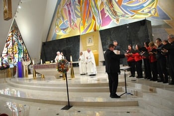 Christmas Caroling on the Las Vegas Strip at Guardian Angel Cathedral