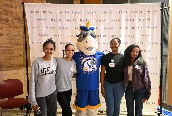 Briar Cliff hosts 70 students for Scrub Night