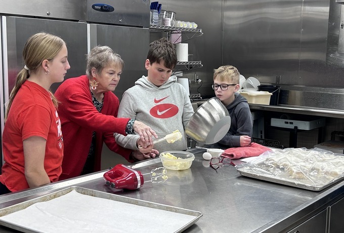 Pocahontas Catholic shares treats with supporters