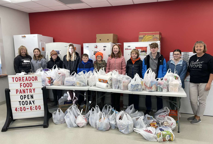 Boone students assist food pantry
