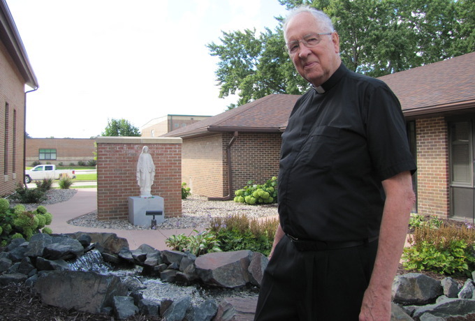 Father Tigges earns Iowa volunteer award