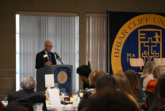 Briar Cliff celebrates students at scholarship dinner