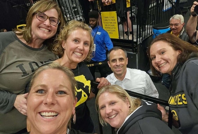 SLSM alumni rally to support classmate/coach for first game