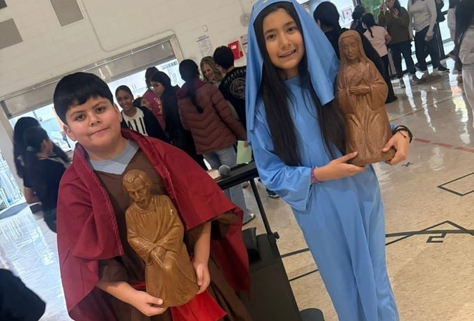 Denison students participate in Las Posadas