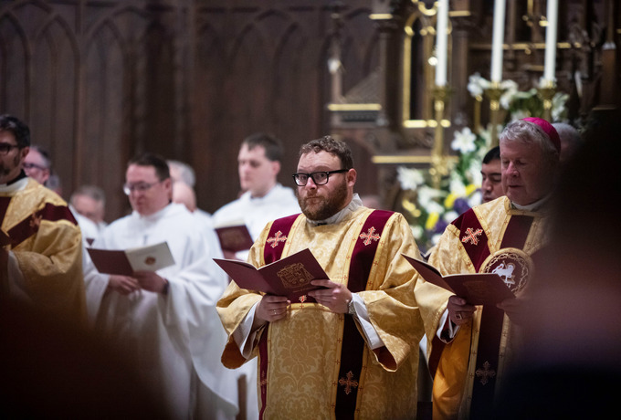 Deacon Rosenmeyer prepares for priestly ordination/El diácono Rosenmeyer se prepara para su ordenaci