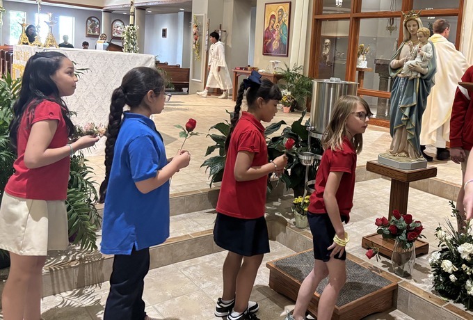 St. Rose students honor Mary