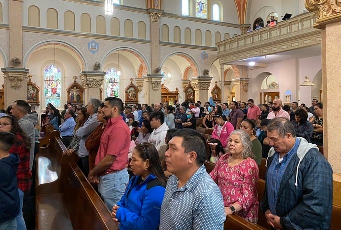 Archbishop Coakley Calls for Holy Hour - El Arzobispo Coakley convoca a una Hora Santa