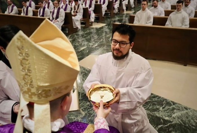 Seminarian receives Ministry of Acolyte