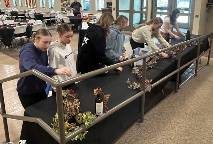 Divine Mercy youth host dinner to fund ministry